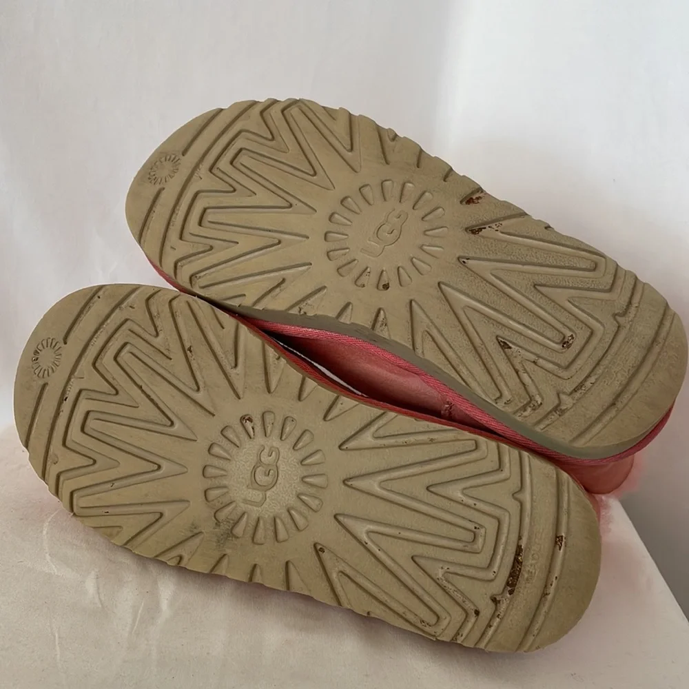 UGG ankle kid’s boots  peach color gold hardware‎ no size but measuring a kids 5
